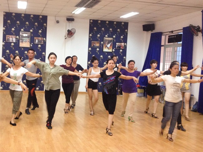 Dancesport becomes popular in Hanoi - ảnh 2